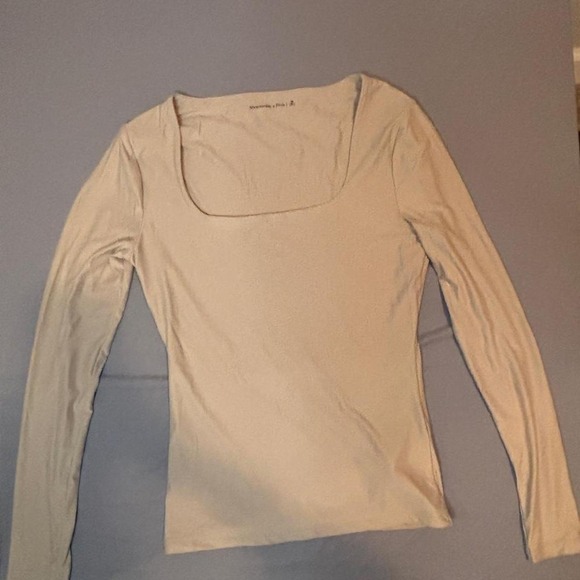 Abercrombie & Fitch Tops - Abercrombie and fitch tuckable tee